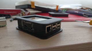 Raspberry pi 3, pantalla, caja y tarjeta