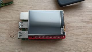 Raspberry pi 3, pantalla, caja y tarjeta