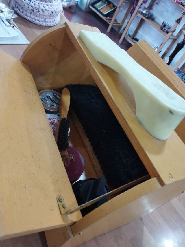 Caja limpia zapatos