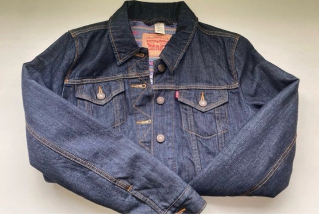 Cazadora levis