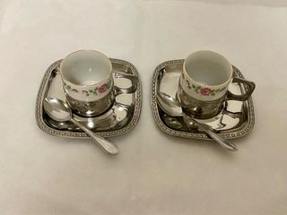 Coppia di tazzine in porcellana e acciao inox