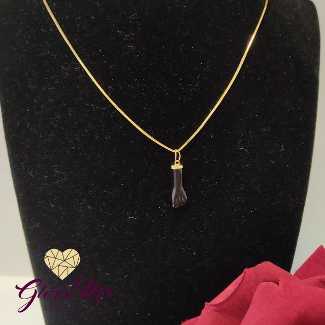Colgante puño negro en Oro 18k