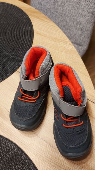 Botas de montaña infantil