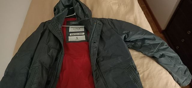 Abrigo de plumas Abercrombie and Fitch