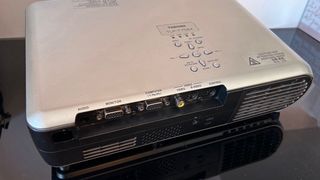 Proyector TOSHIBA TLP-T70M + lampara repuesto