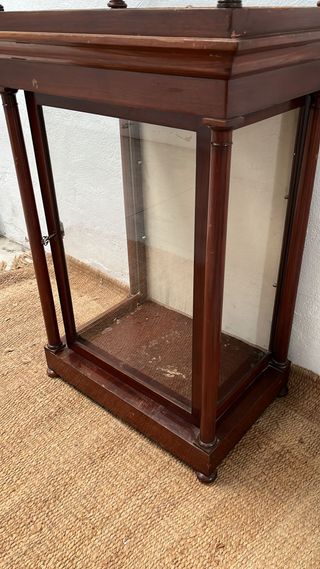 Urna para imagen religiosa.