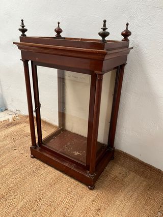 Urna para imagen religiosa.