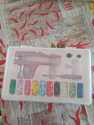 Set di bottoni con pinza