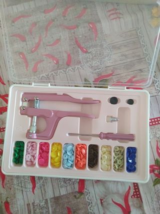 Set di bottoni con pinza