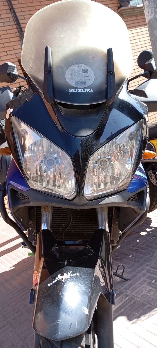 SUZUKI V-STROM DL 650  LISTA PARA LA AVENTURA  ;-)