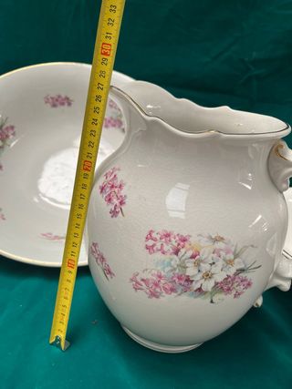 Conjunto de palangana con jarra en porcelana