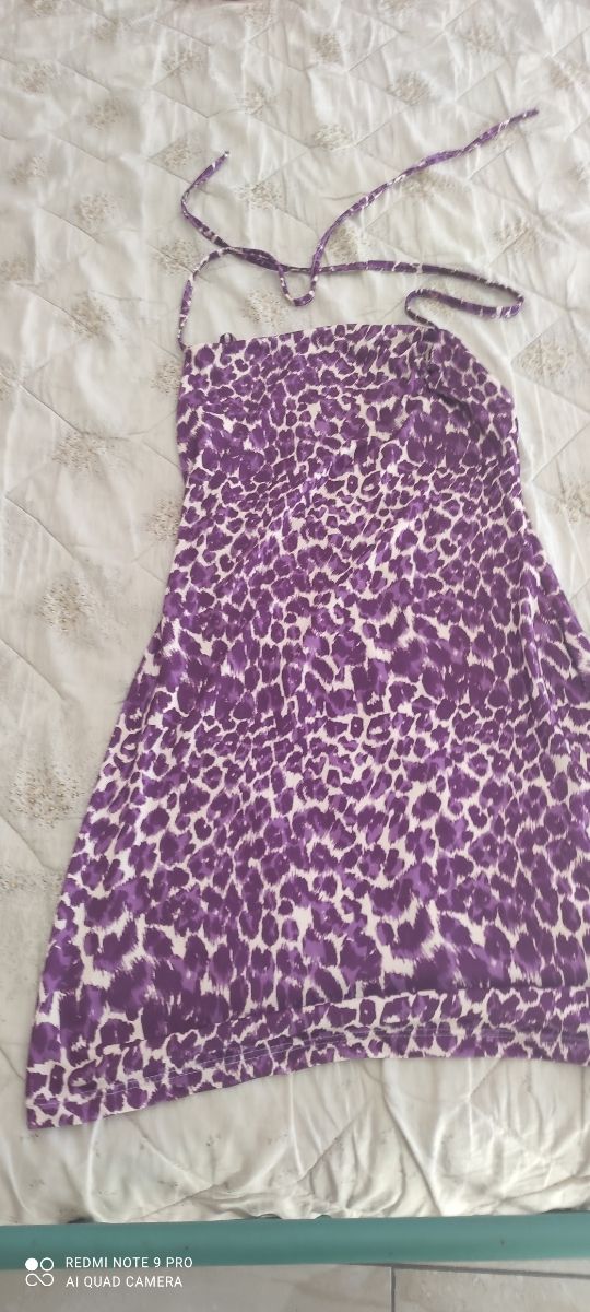 Vestitino aderente con scollatura