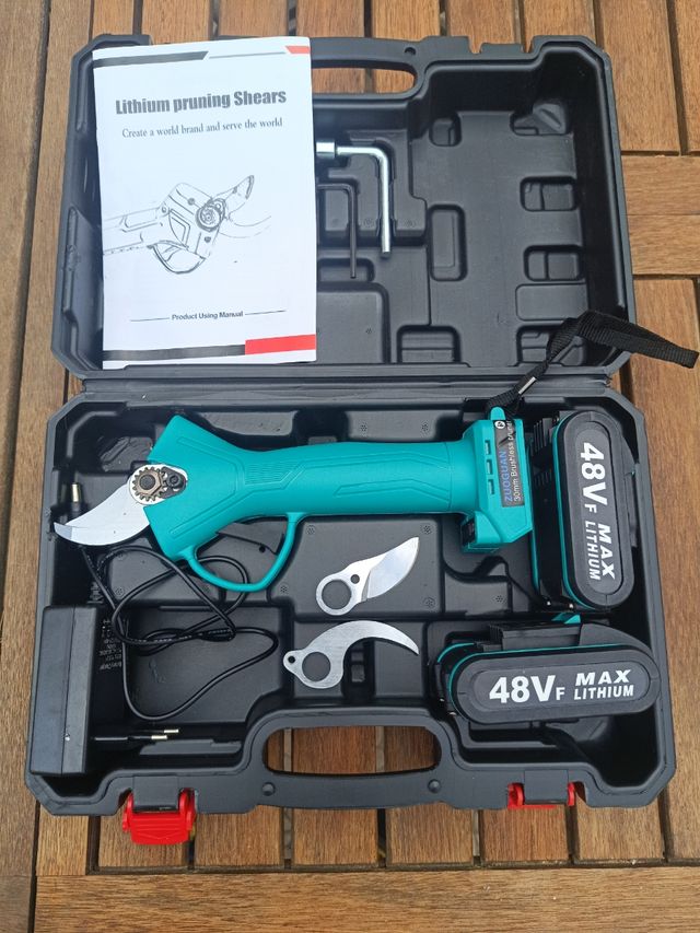 Tijeras de podar con 2 baterías