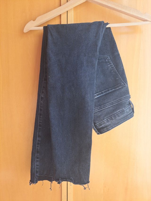 Vaquero negro elástico Zara