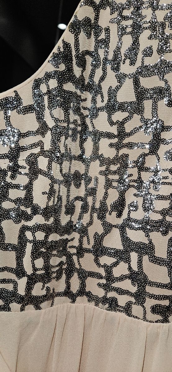 Vestido largo falda gasa y cuerpo lantejuela 