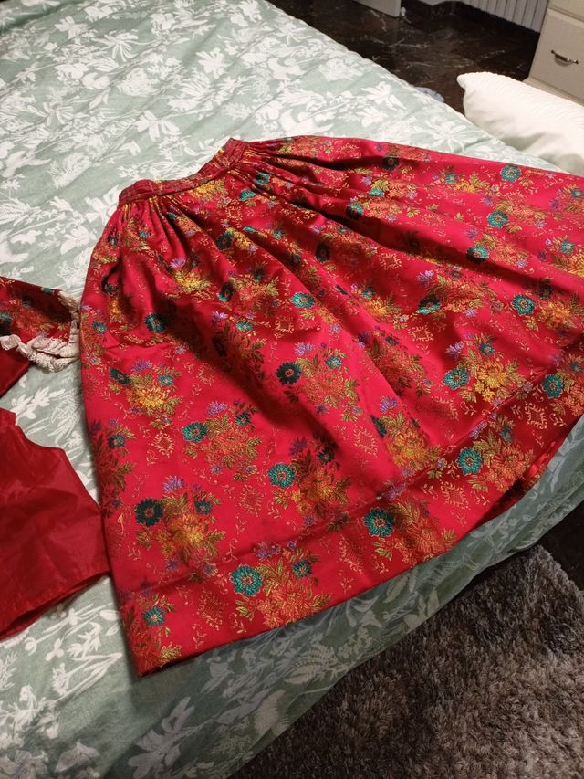 FALDA fallera niña rojo intenso y retal