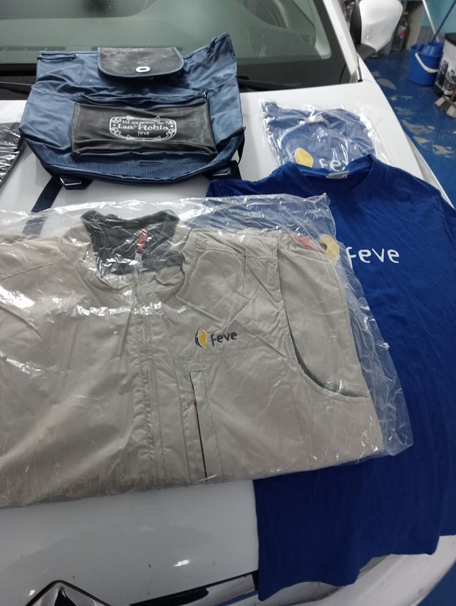 CAMISETAS, CHUBASQUEROS, CHALECOS Y MOCHILAS