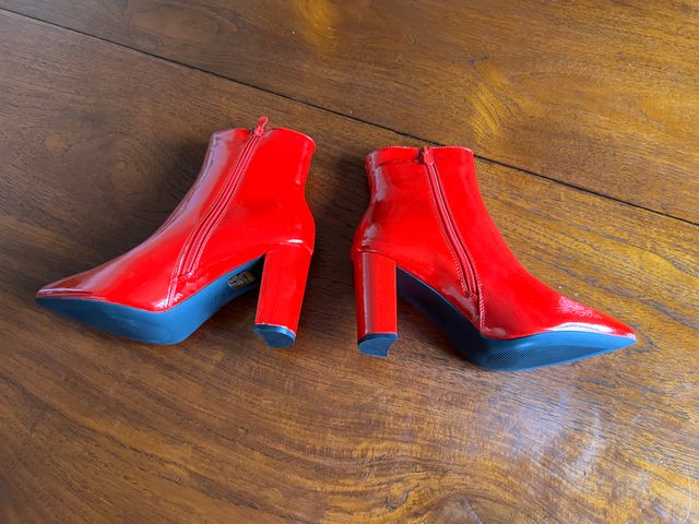 Dream Pairs Botas rojas tacón alto.