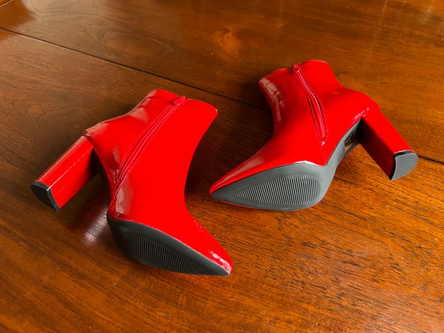 Dream Pairs Botas rojas tacón alto.