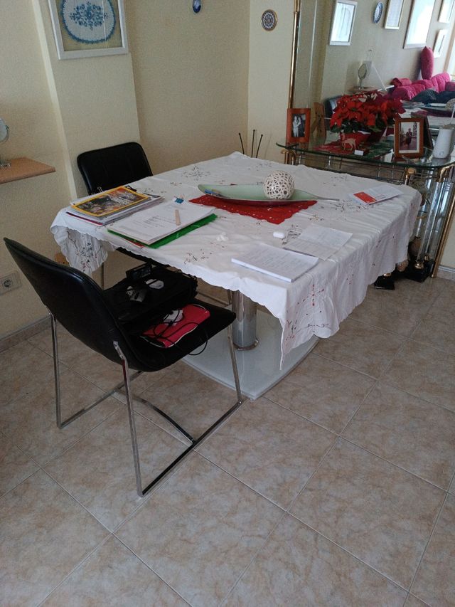 Tavolo in vetro temperato 185cm con quattro sedie