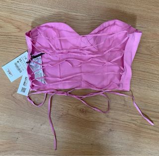 Top espalda descubierta de Zara.
