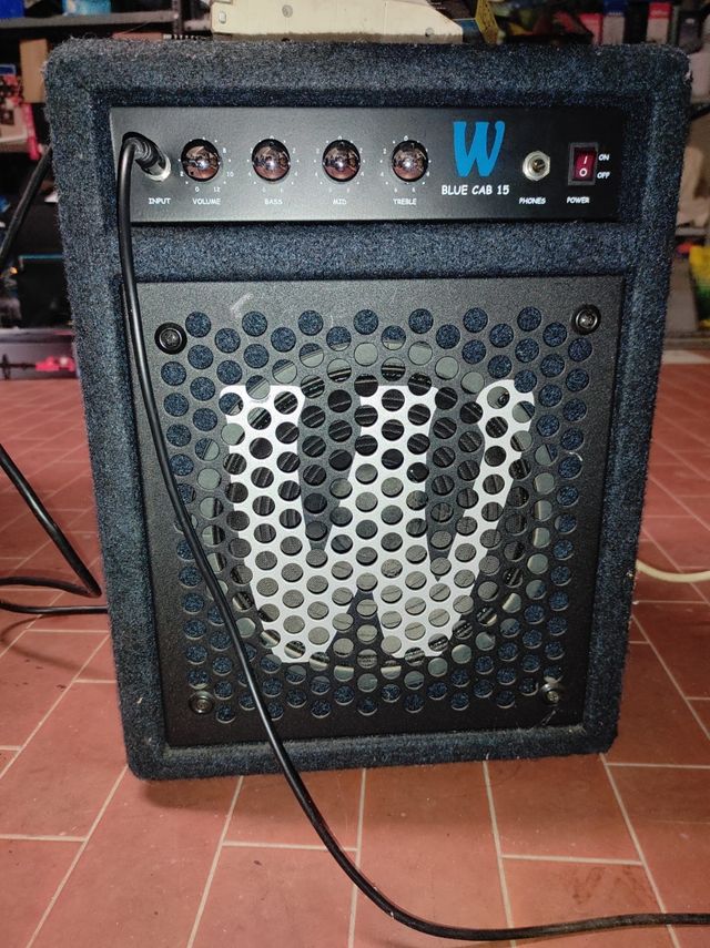 Basso elettrico e amplificatore