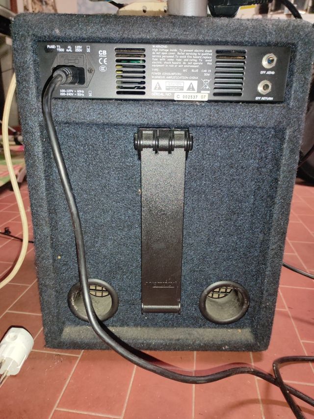 Basso elettrico e amplificatore