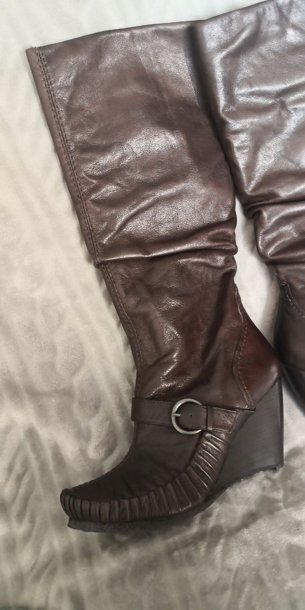 Botas piel talla 38. Biviel