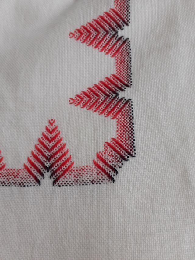 Manteleria bordada con 9 servilletas.