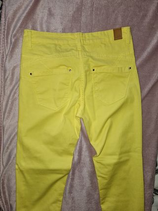 Pantalón Push up stradivarius T.36