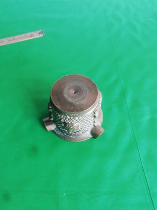 Antiguo cenicero de bronce