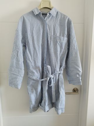 Mono corto/ camisa con bordado