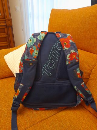 Mochila escolar Totto.