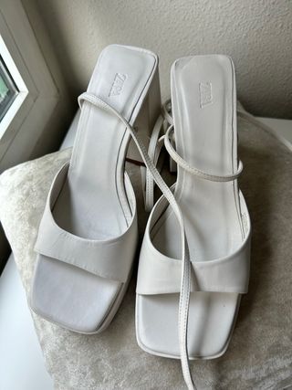 Sandalias plataforma de piel Zara