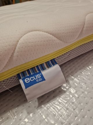 Colchon maxicuna EQUUS KIDS  con sabanas no usado