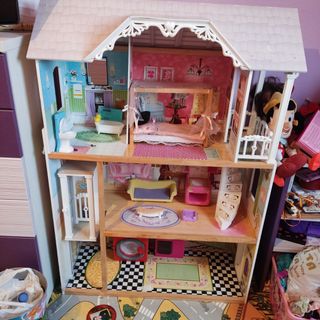 Casita de muñecas de madera