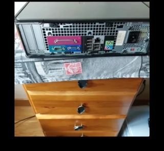 Ordenador de sobremesa con pantalla teclado 