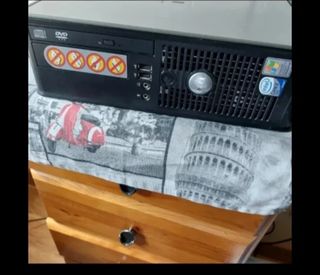Ordenador de sobremesa con pantalla teclado 