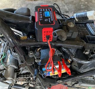 Cargador de Batería coche, moto. Nuevo.