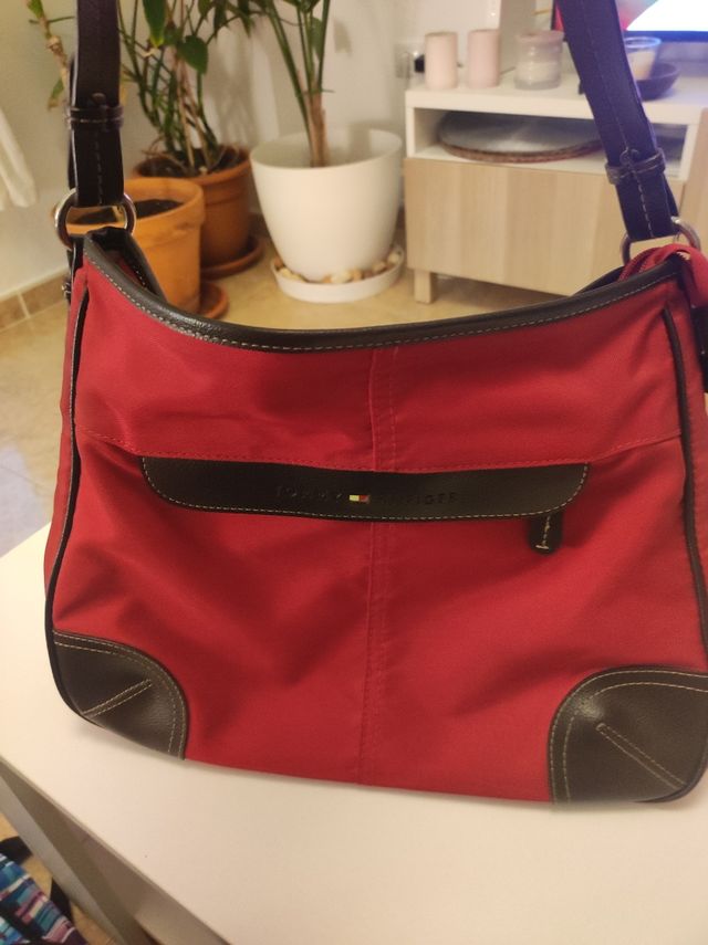 Bolso Tommy Hilfiger.