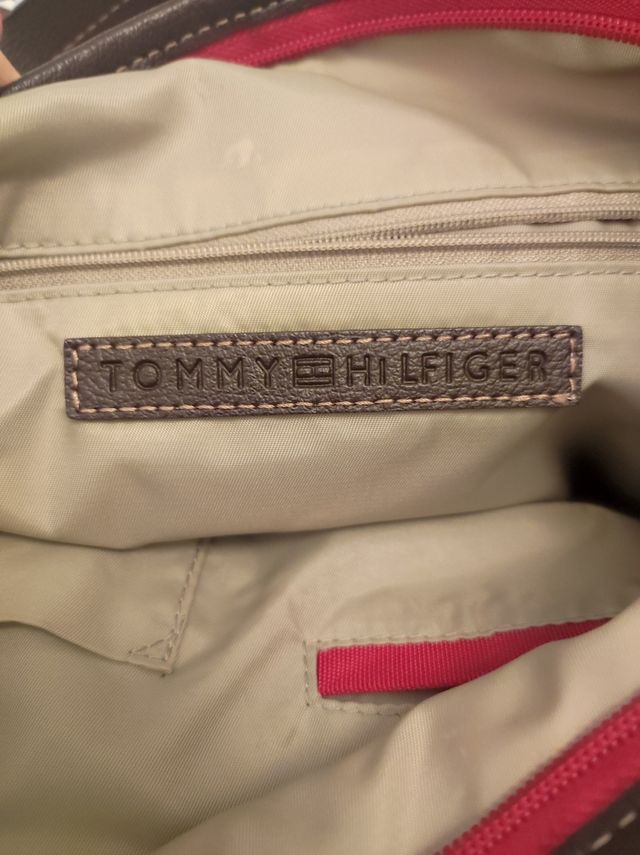 Bolso Tommy Hilfiger.