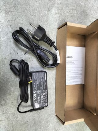Cargador portátil Lenovo de 45W. NUEVO.