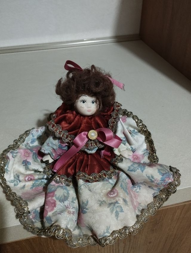 Bambolina in porcellana