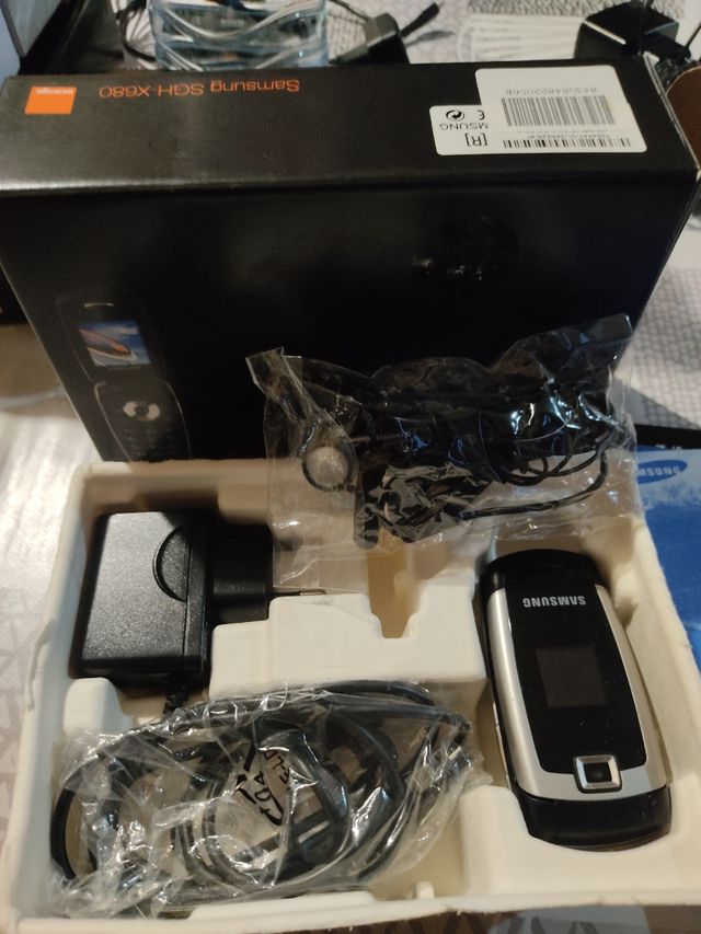 Set di telefoni Samsung, Nokia e Alcatel 