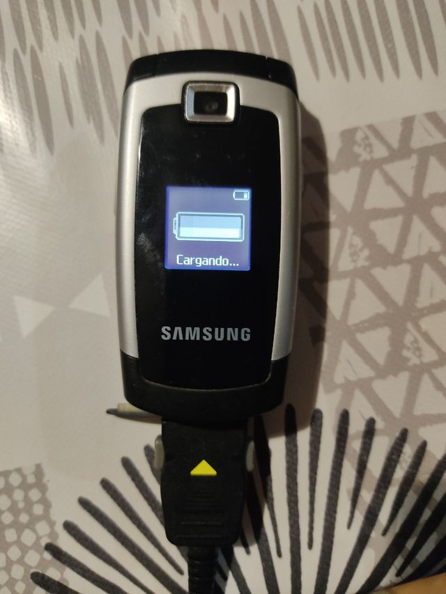 Set di telefoni Samsung, Nokia e Alcatel 