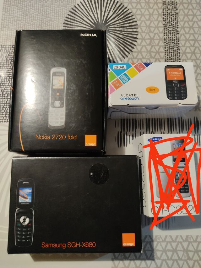 Set di telefoni Samsung, Nokia e Alcatel 