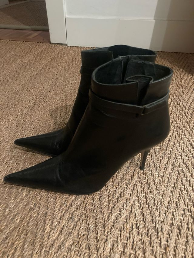 Botines negros de piel