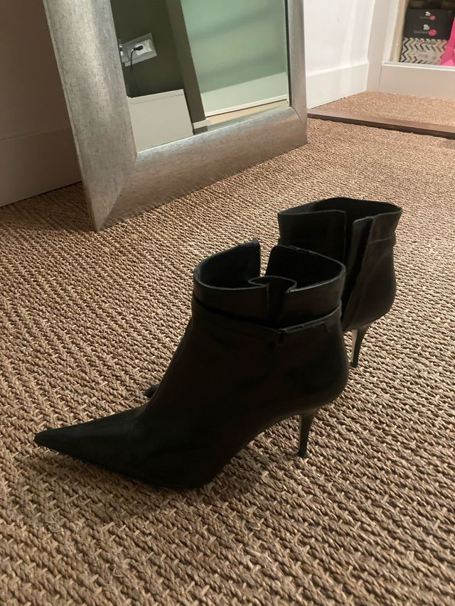 Botines negros de piel