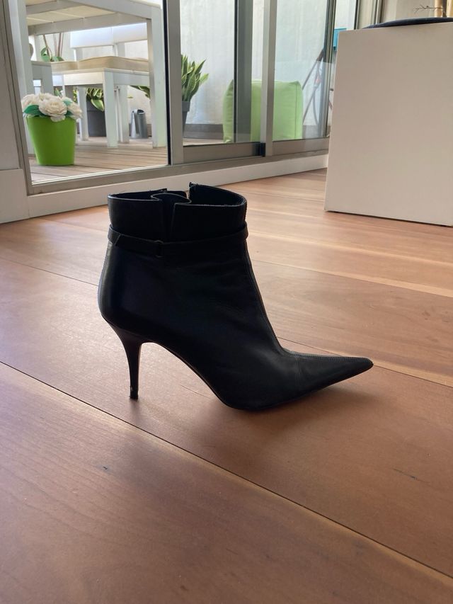 Botines negros de piel