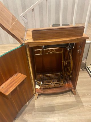 Máquina de coser Alfa y mueble